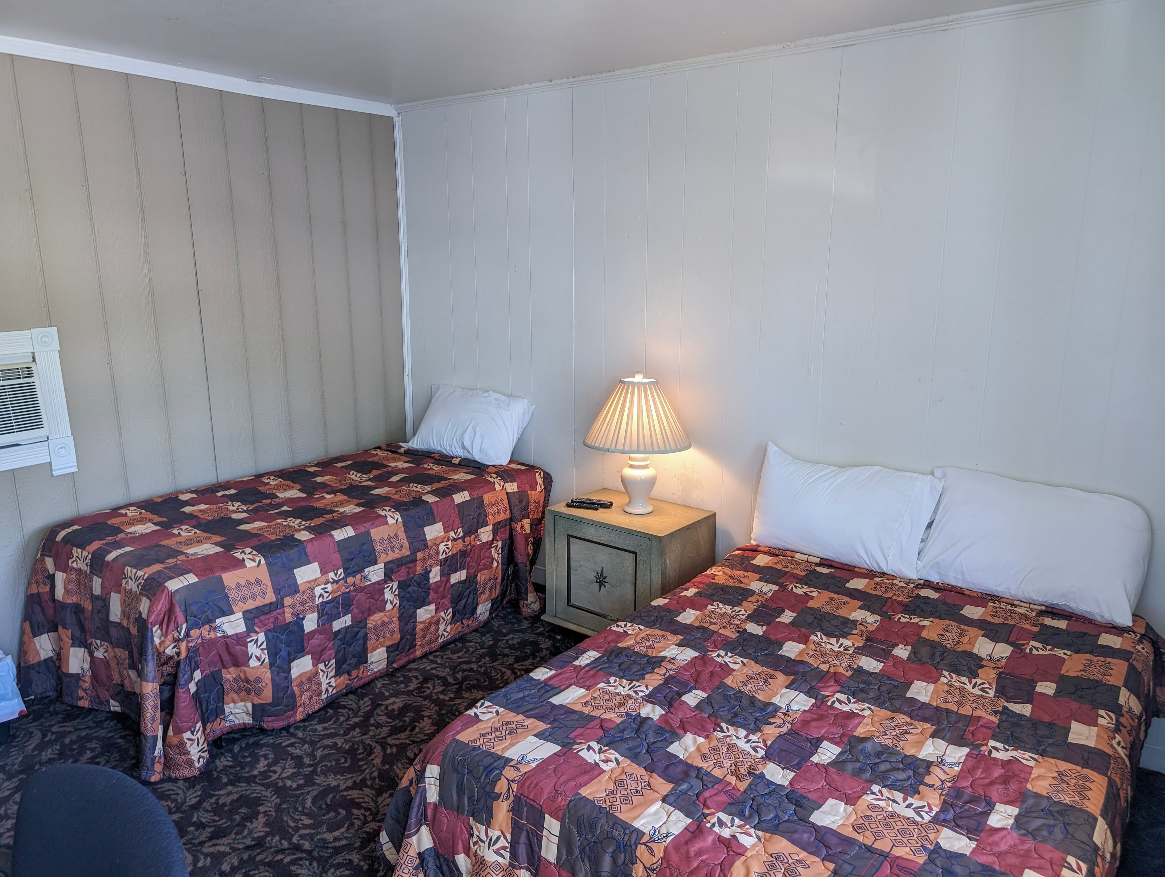 Standard double room with nightstand and lamp